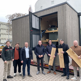 Umweltministerium informiert sich bei den SWT über Modellprojekt „Trafostation aus Holz“ Umweltministerium informiert sich bei den SWT über Modellprojekt „Trafostation aus Holz“