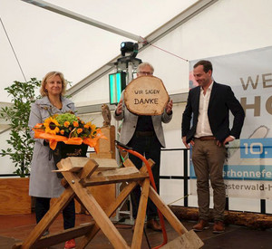 Klimaschutzministerin Katrin Eder bei der Eröffnung der Westerwälder Holztage